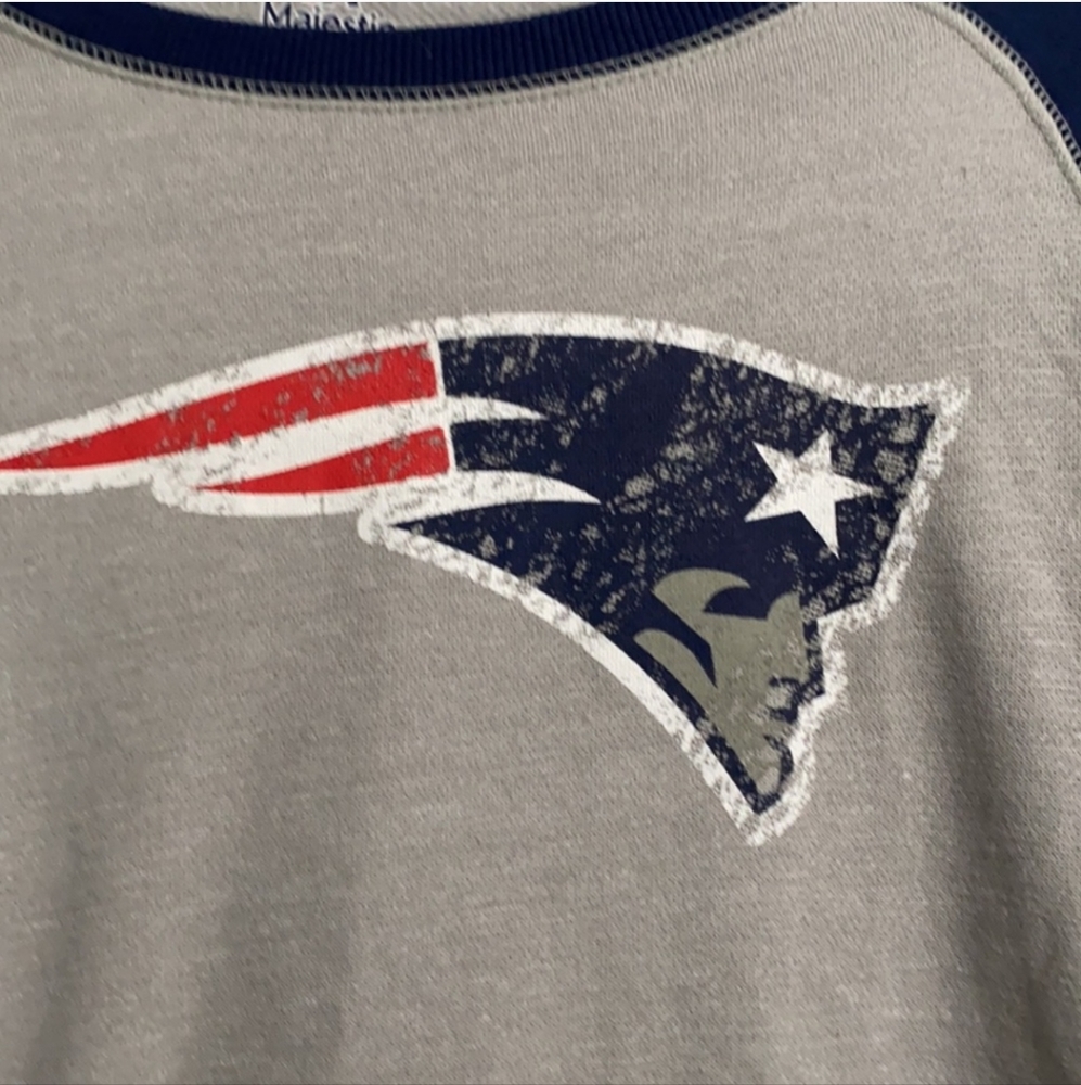 Majestic Patriots Grey & Blue Pocket Sweatshirt Men Size M - Picture 4 of 6